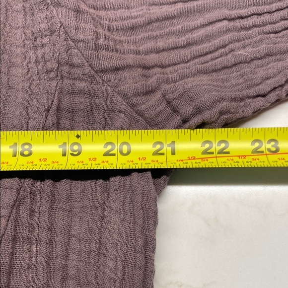 It is Well L.A. Tunic Top Long Sleeve V-Neck Mocha Relaxed Raw Edge Gauzy Medium - Picture 9 of 12